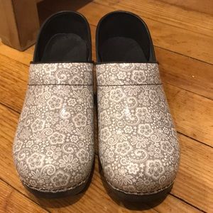 NWOT Sanita size 37 *OFFERS WELCOME